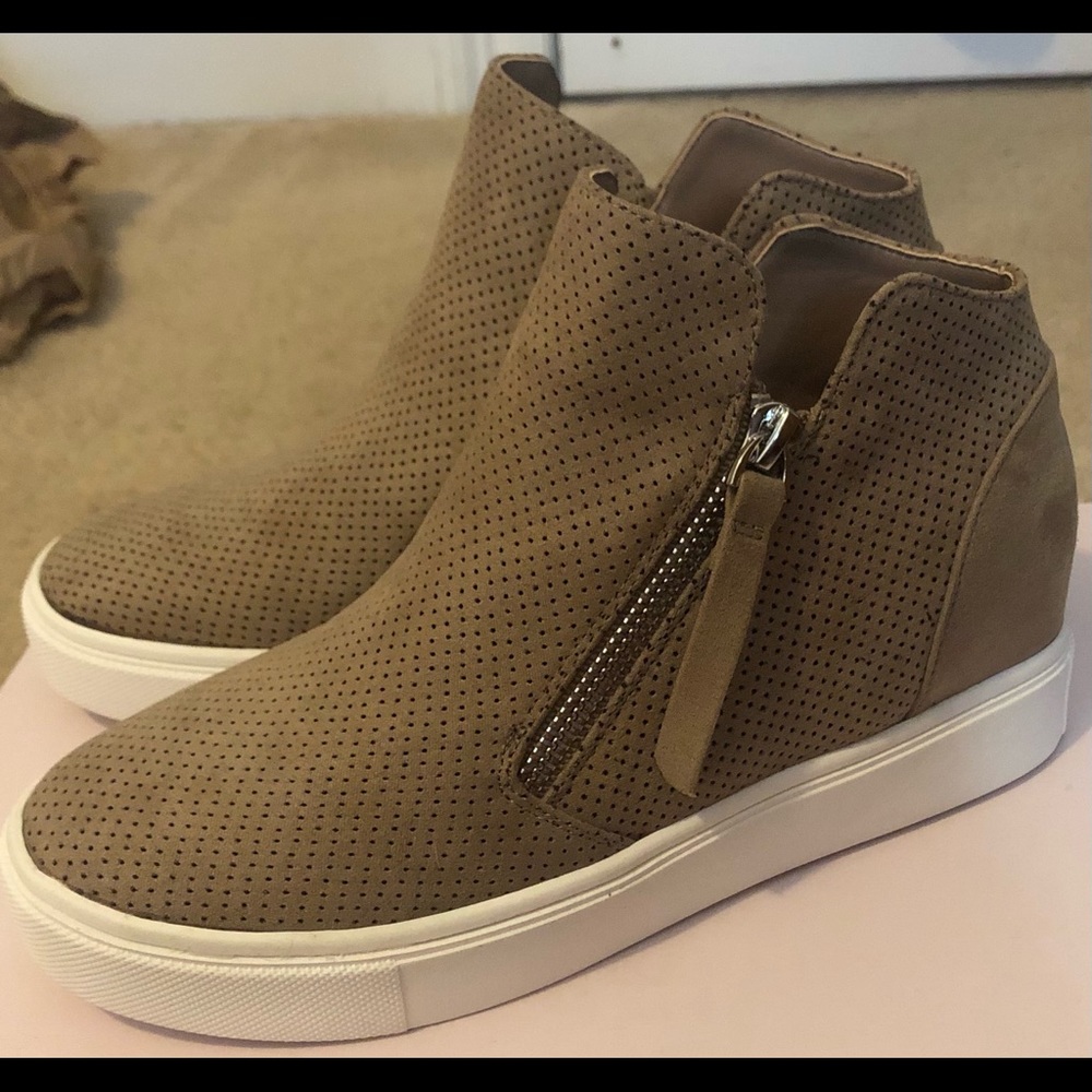 JustFab beige wedge sneakers. Never worn!